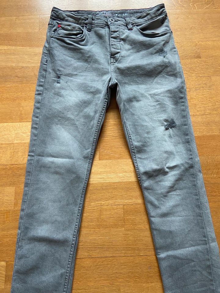 Schöne Herren Jeans Slim TAKKO grau W31/L32 NEU in Weilerswist