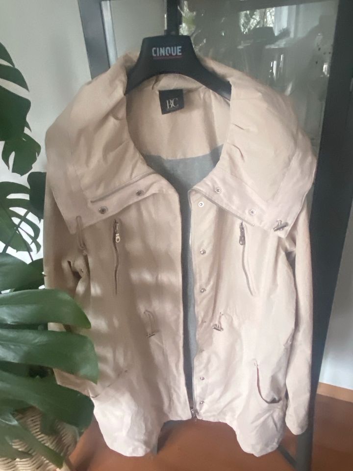 BC Heine Jacke Übergangs Jacke 46 XXL Sommer beige neu in Plettenberg