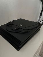 Ps4 Pro (1TB) mit Kabeln Hessen - Taunusstein Vorschau