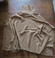 Poncho Strick hellbraun unisize Hessen - Friedrichsdorf Vorschau