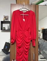 Rotes Kleid mit goldenen Details bitte beschreiben lesen!!! Niedersachsen - Grasleben Vorschau