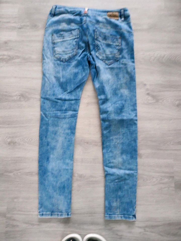 Verkaufe eine Jeans Marke gang in Gröbzig