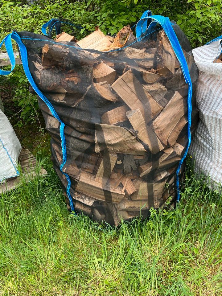 Brennholz frisch gespaltenes  Buche Eiche Laubholz gemischt in Saarwellingen