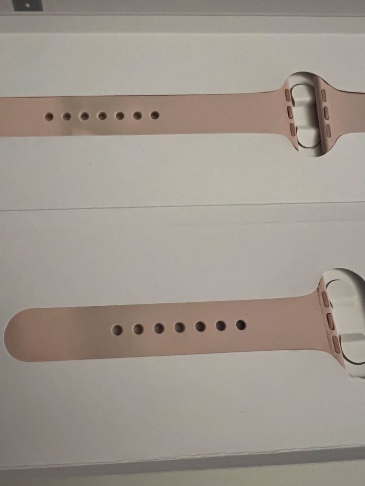 Apple Watch Series 4 40MM in Lennestadt