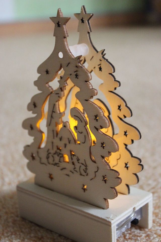 Weihnachtsbaum mit Krippe - Weihnachtsdeko - Holzdeko - LED in Dresden