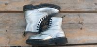 Kaum getragen Dr Martens Silber Vollleder Stiefeln Größe UK 5, Bayern - Dettelbach Vorschau