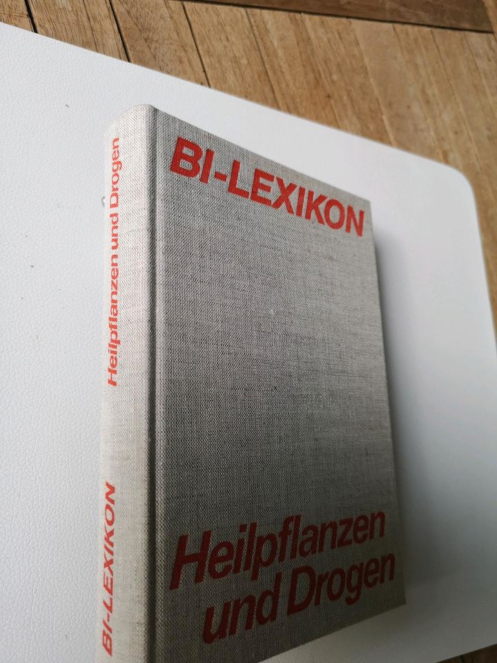 Buch Heilpflanzen und Drogen vom Bi Leipzig aus 1990 in Hamburg