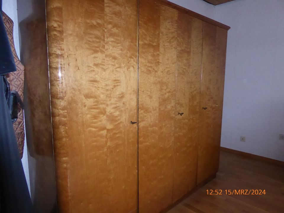 Kleiderschrank Vintage in Durmersheim