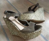 Keil-Sandalen Basilius 39 oliv grün Leder Wedges Bast Keilabsatz Düsseldorf - Friedrichstadt Vorschau