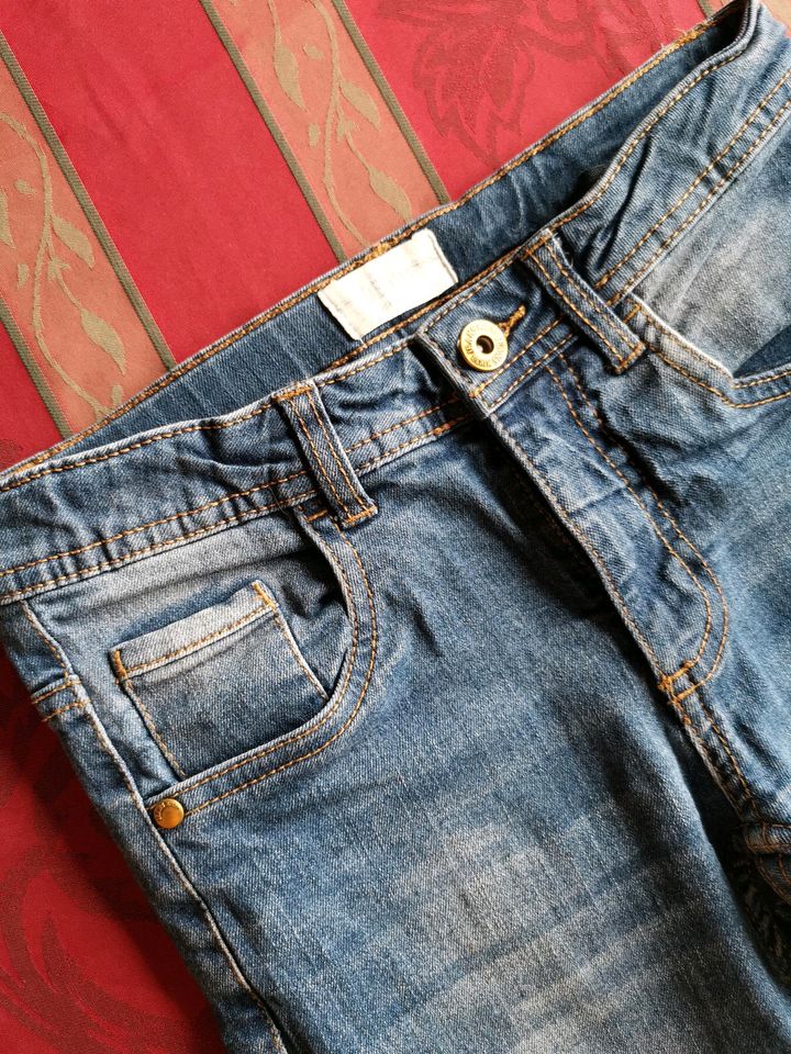 Jeans gerader Schnitt größe 140 in Eitorf