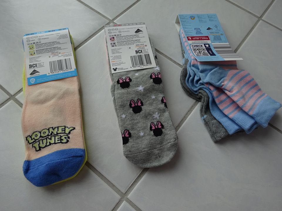 Mädchen Socken u. a. Minnie Mouse Looney Tunes Gr. 27-30 - NEU! in Ingolstadt