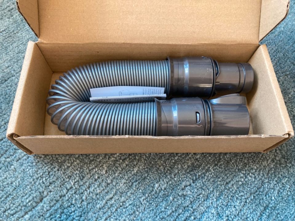 Dyson V6 neuwertig, Akku neu, viel Zubehör in Herrsching