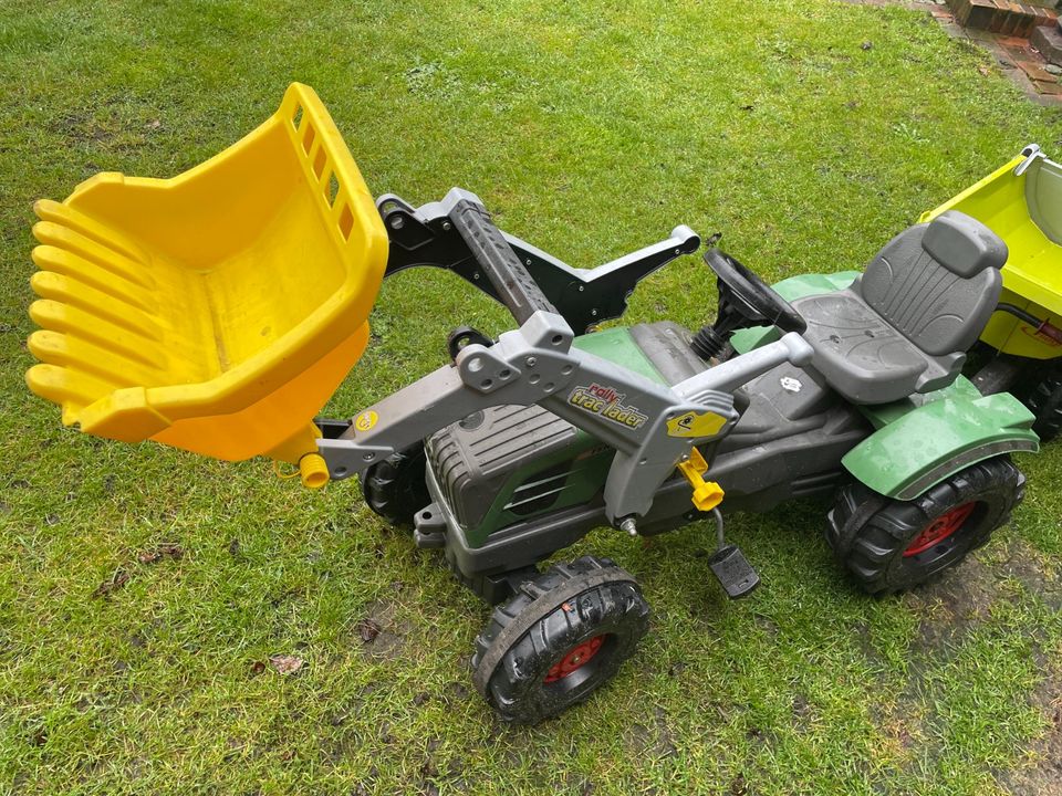 Trampeltrecker Trettrecker Fendt mit Anhänger Fliegl rolly in Filsum