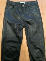 Hose schwarz von H&M gecoated Größe 36 Bayern - Übersee Vorschau