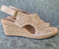 Clarks Sandalen Lafley Beige Sandals 39 NEUWERTIG Niedersachsen - Bissendorf Vorschau