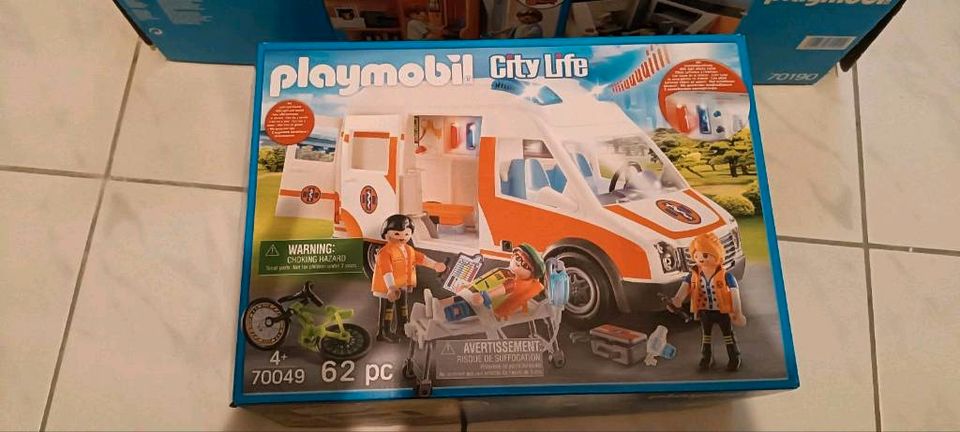 Playmobil Krankenhaus und Krankenwagen in Erharting