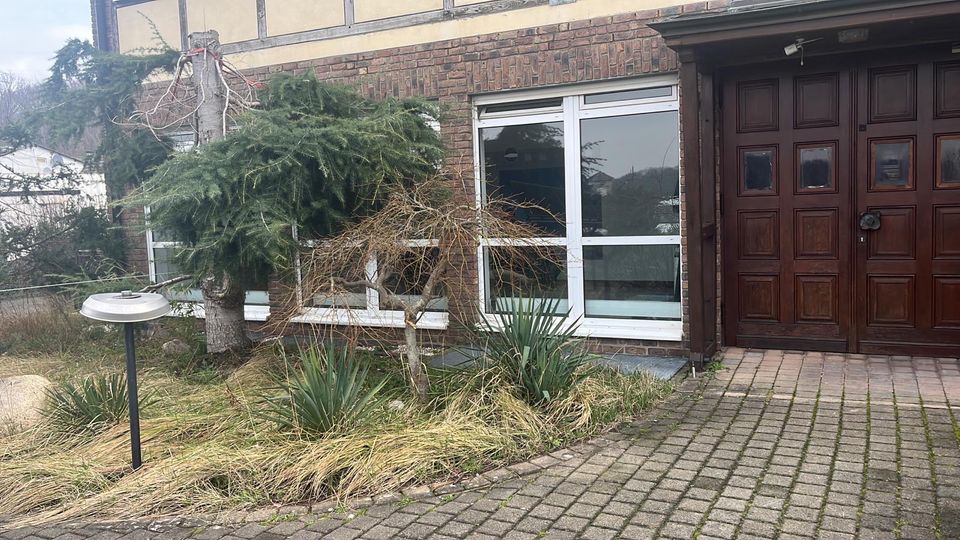 Büroetage Erdgeschoss in Villa, in Horrem  6 Räume,Küche in Kerpen