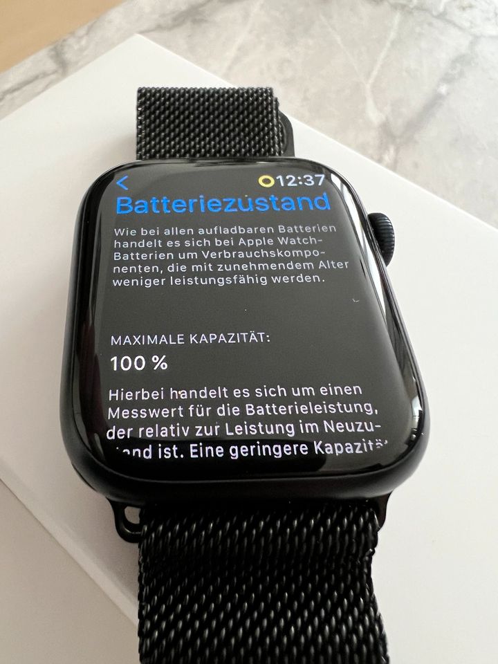 Apple Watch Series 8 - Kaufdatum 06/2023 - Garantie vorhanden in Frankfurt am Main