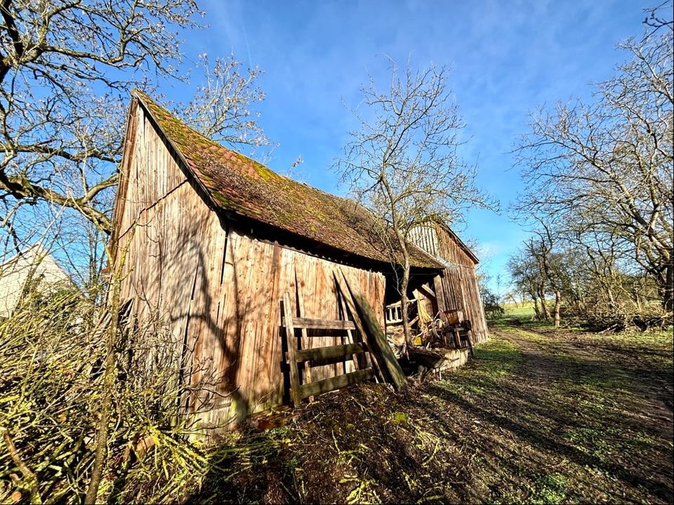 Historische Hofstelle: Denkmalgeschütztes Anwesen... in Schrozberg