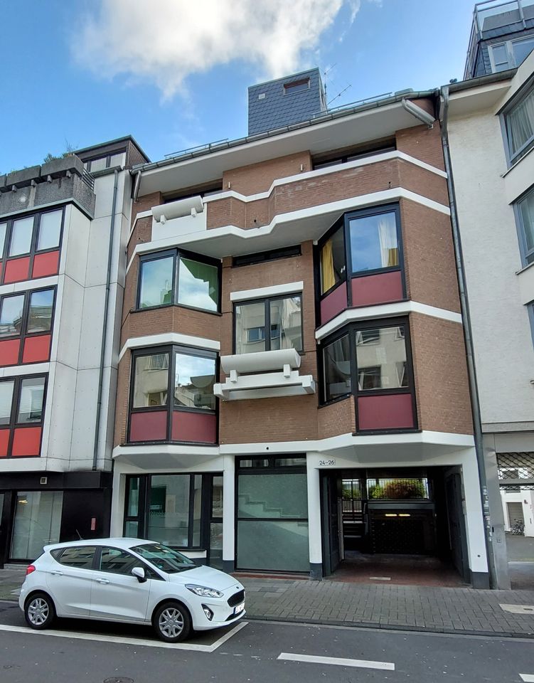 Zentral im Mauritiusviertel: große, ruhige 3-Zimmer-Balkonwohnung mit Aufzug, 2 TG-Plätze + Küche in Köln