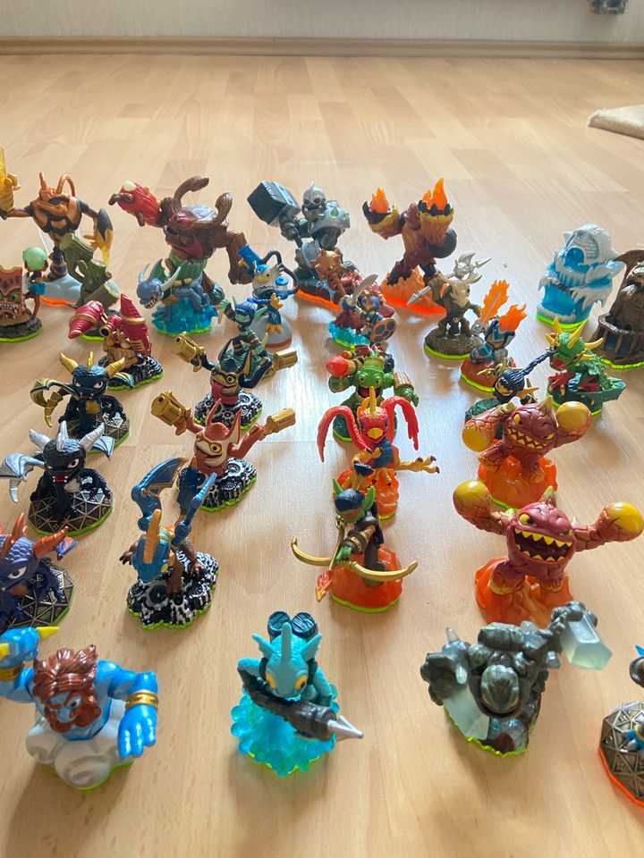 Skylander Figuren inkl. 3 Spiele und OVP in Weißenfels