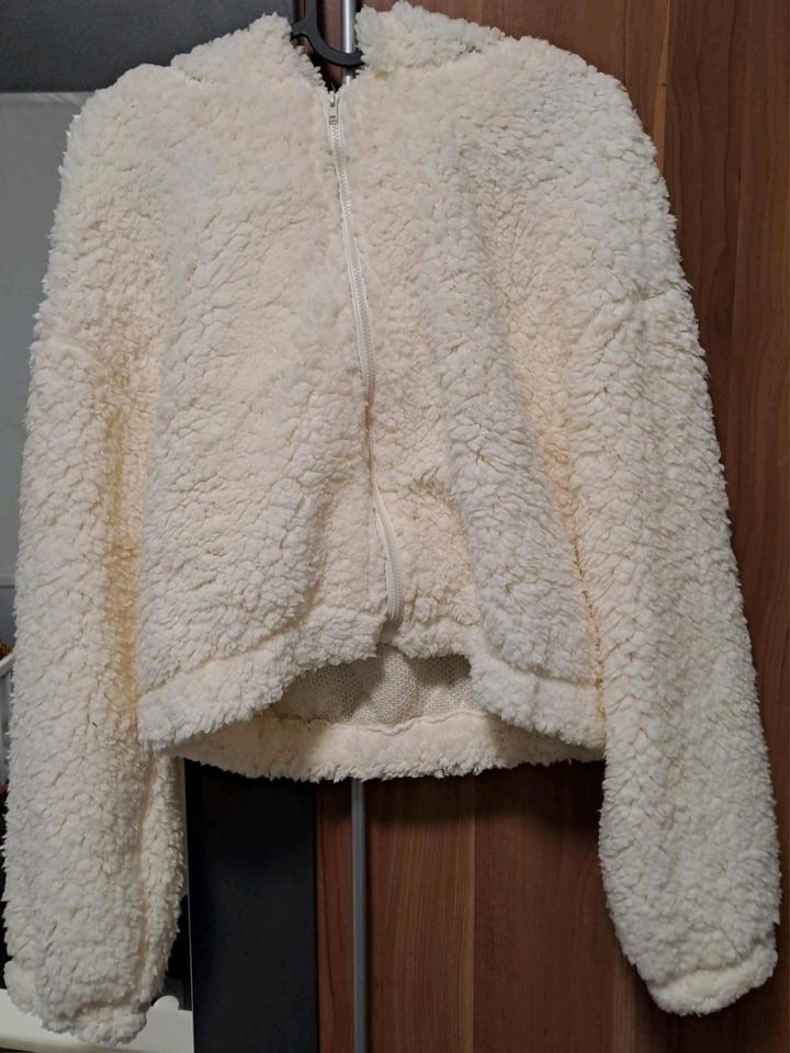 Flauschige überzieh Übergangs Jacke in beige cremeweiß in Krefeld