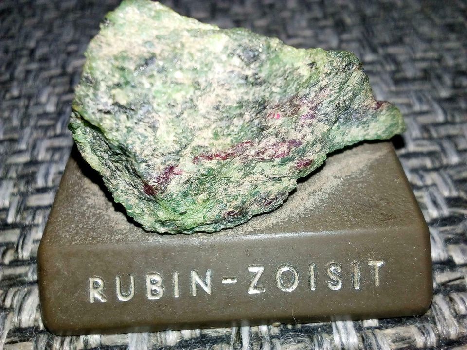 RUBIN ZOISIT MINERALIEN HEILSTEIN EDELSTEIN TANSANIA SCHMUCK RAR in Hamburg