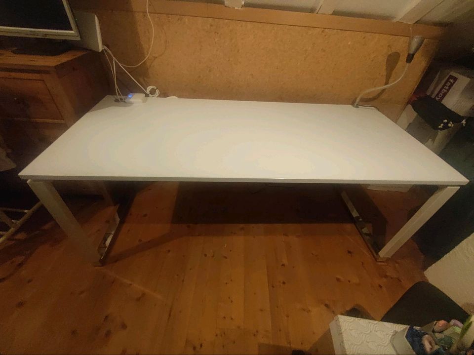 Schreibtisch-180cmx80cm Top Zustand in Kammerforst