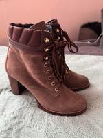 Tommy Hilfiger Stiefeletten Nubukleder Gr.40 Baden-Württemberg - Sachsenheim Vorschau