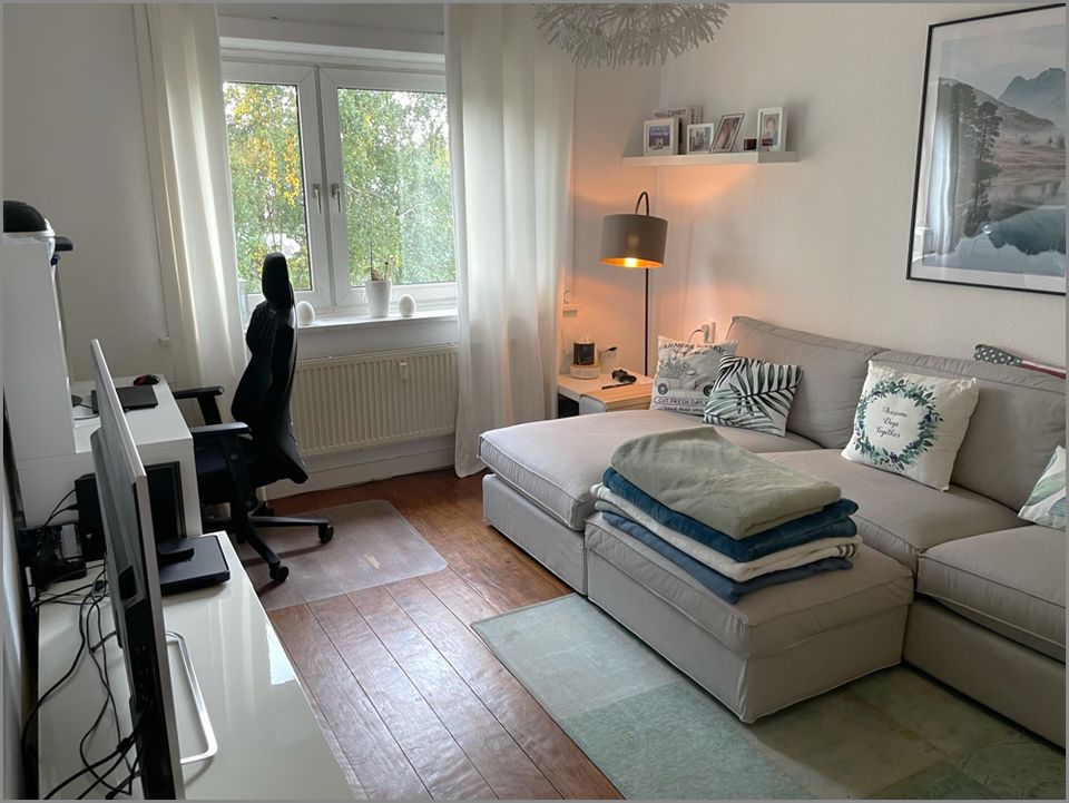 Verkauft! Referenzobjekt! Altona - Geräumige 2 Zimmer Wohnung mit Balkon und Einbauküche, zentrale Lage in Sackgasse in Hamburg