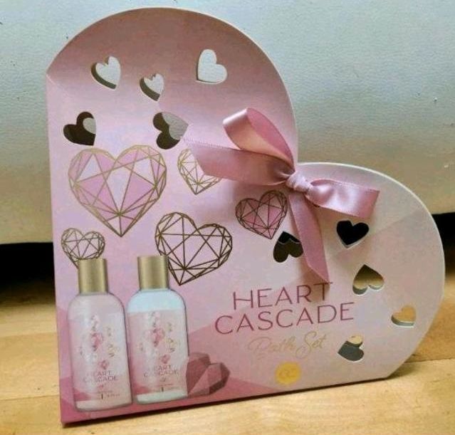 schönes Geschenk ❤️ Duschset NEU OVP HEART CASCADE in Leipzig