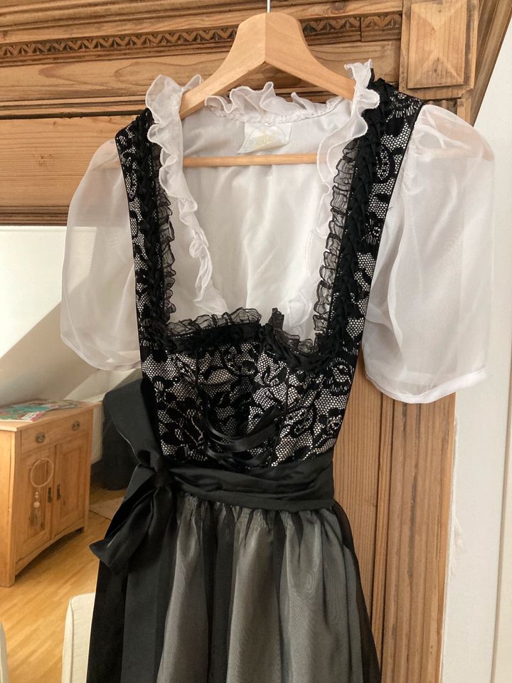 Elegantes Dirndl von WENGER Austria in Regensburg