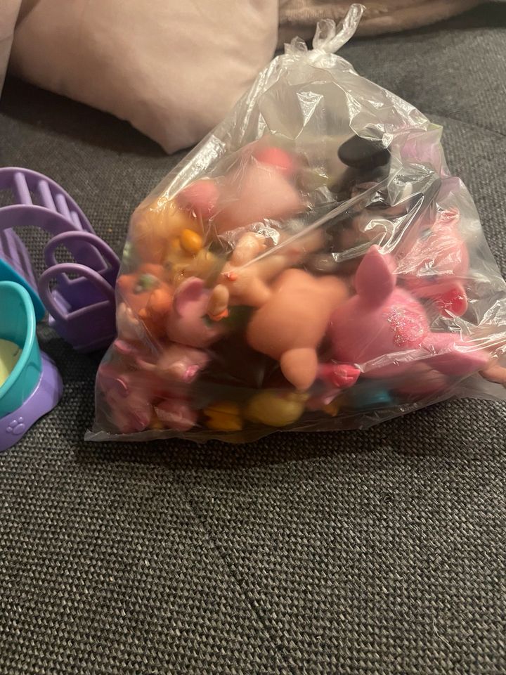 Littlest Pet Shop + Zubehör in Berlin