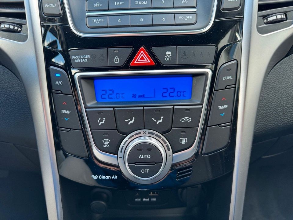 Hyundai i30 Kombi 1.6 GDI 1. HAND Klimaaut. Tempomat PDC in Brehna