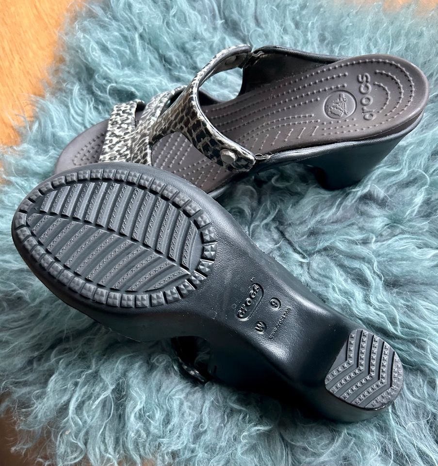 Crocs  mit Absatz  - Leoprint - W9 - 39,5 in Leverkusen