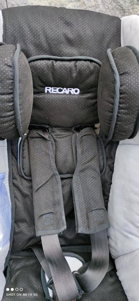 RECARO Kindersitz 9-18 kg in Grünberg