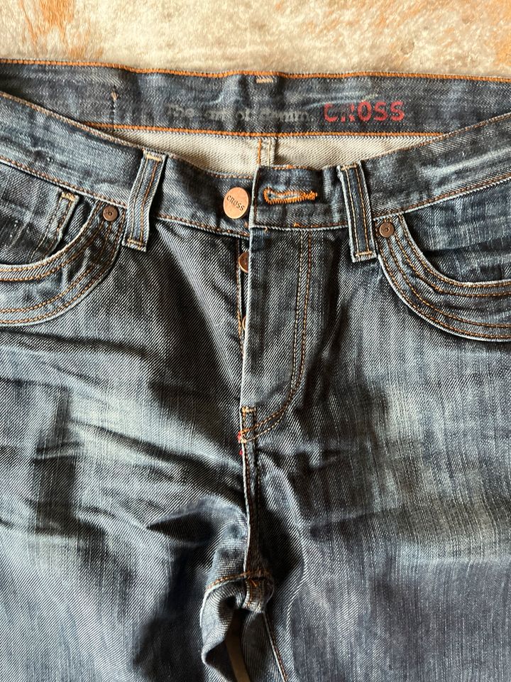 Jeans Hose Cross blau W 32 L 34 in Recklinghausen