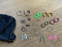 Tasche voll mit Schmuck Accessoires Armbänder Ohrringe Ring Düsseldorf - Flingern Nord Vorschau