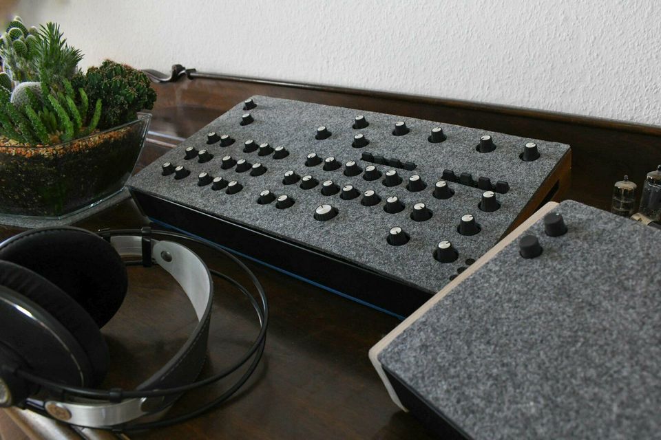 Felt_Lab Synth Cover für den Roland SP-404 MKI und MKII in Leipzig