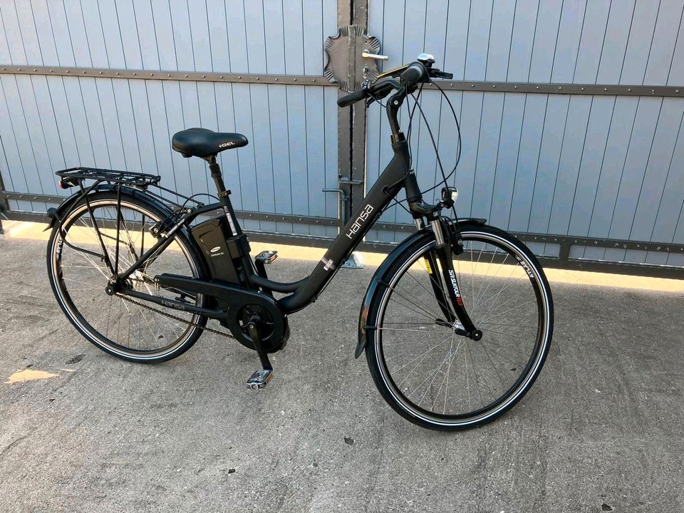 Alu-City-Elektrofahrad 28" Mittelmotor Damen- und Herrenfahrrad in Wachstedt