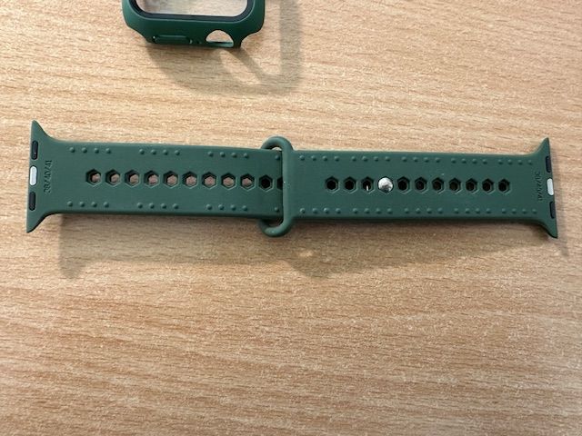 Silikon Armband mit Display Case für Apple Watch 38/40/41 mm in Alsdorf