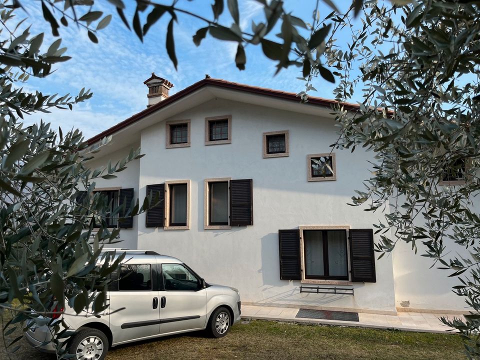 Pool-Villa mit Bergblick, 6 Zi.,rund 100 Olivenbäume, nahe dem Gardasee in München