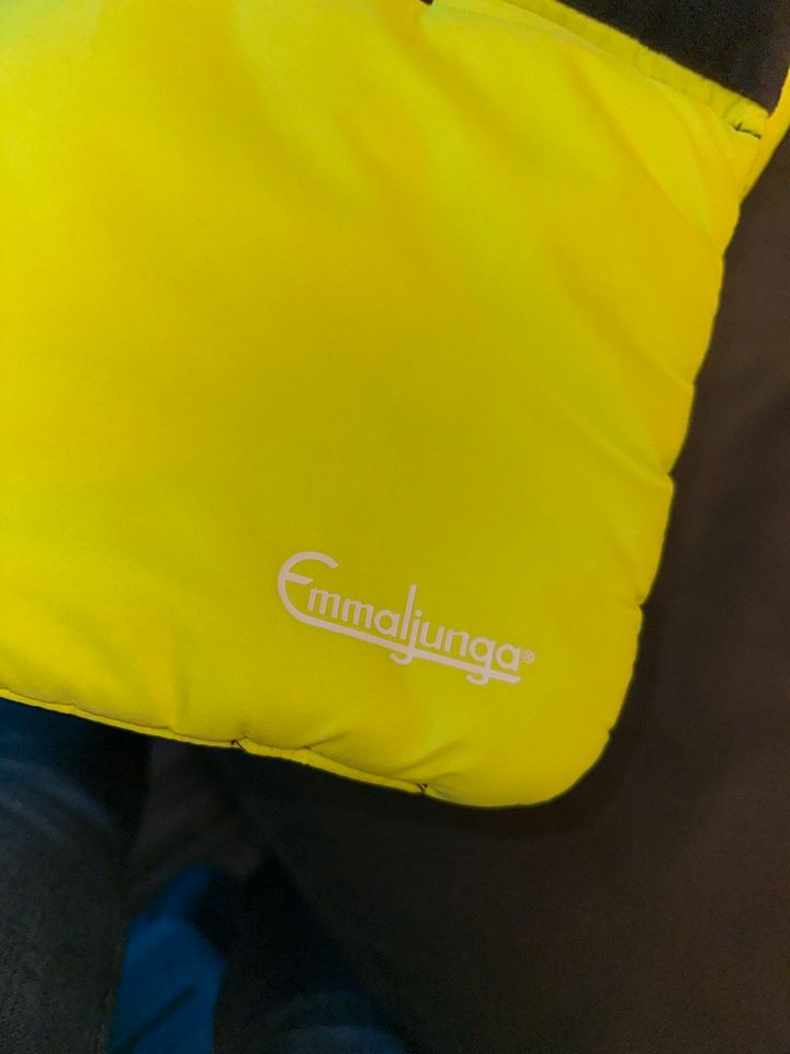 Emmaljunga Neon Gelb Set Fußsack , Sonnenschirm, Sitzauflage in Neulußheim