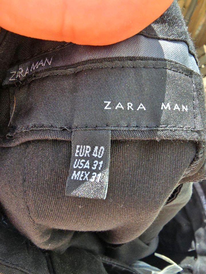 Zara Man Männer Anzughose Größe 40 schwarz grau gestreift in Taufkirchen München