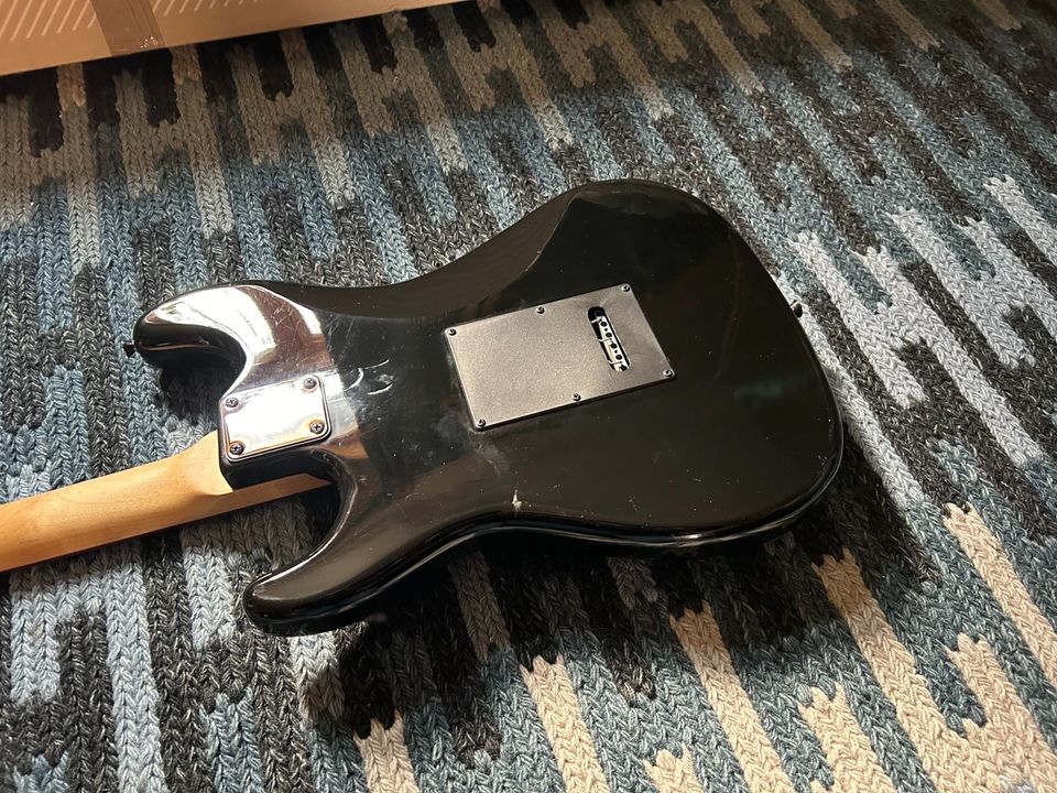 einfache E-Gitarre in Ludwigslust