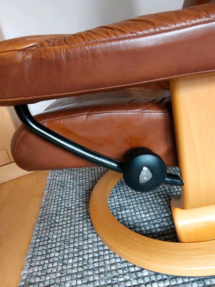 Stressless Sessel mit Hocker in Itzehoe