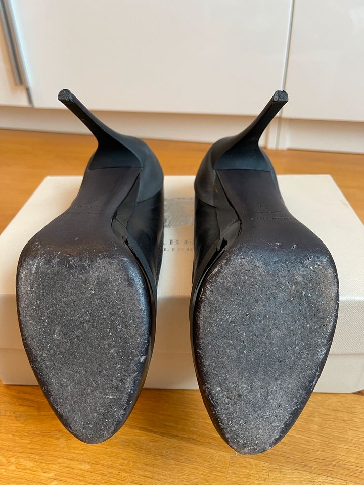 Original BURBERRY Pumps High heels Gr. 37 schwarz in Berlin