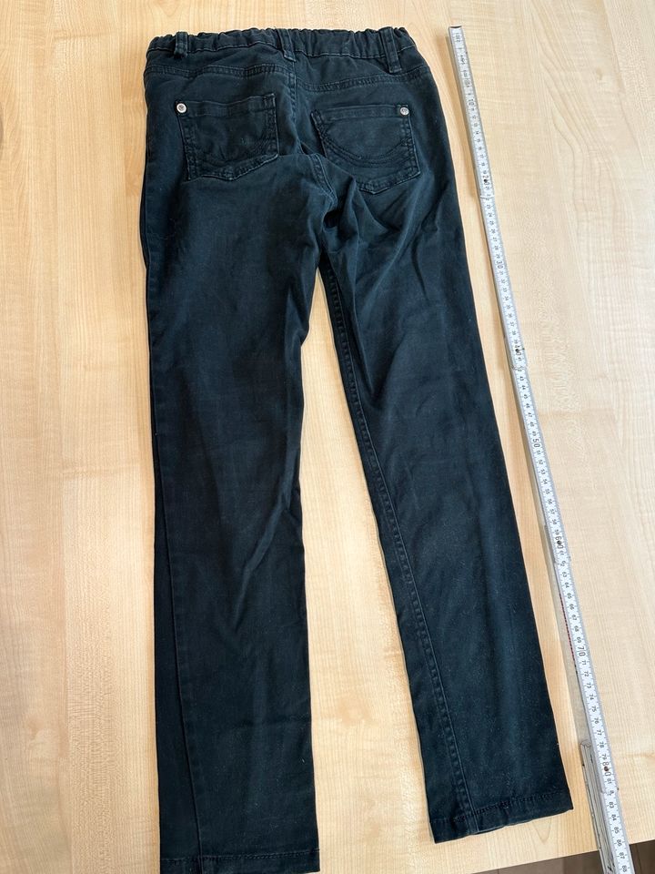 Schwarze Jeans verstellbarer Bund Gr. 140 X-Mail in Aalen