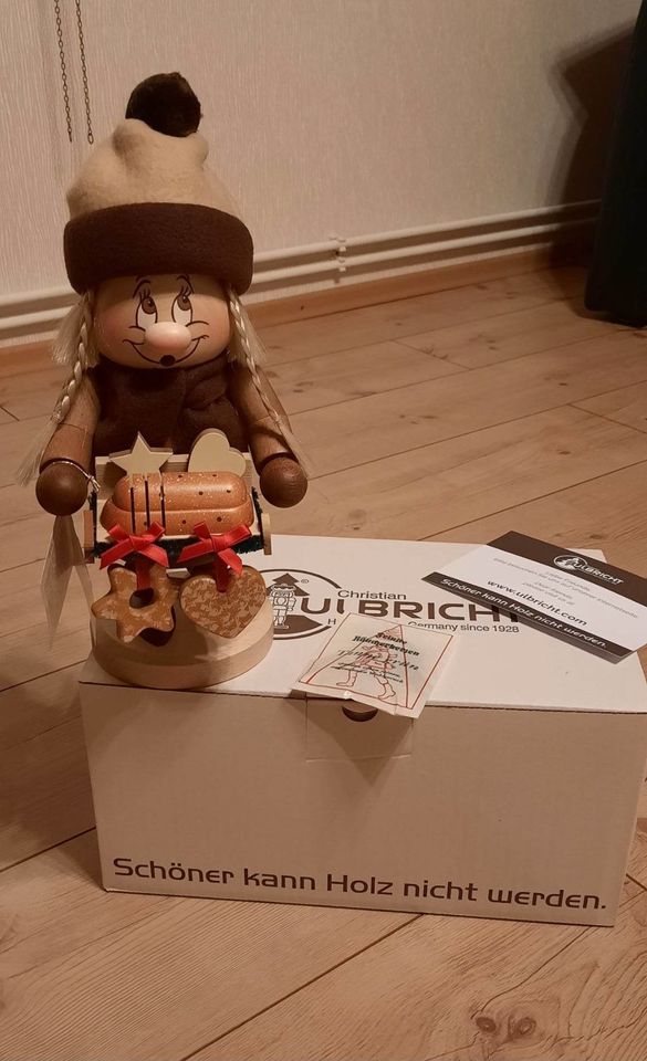 Ulbricht Wichtel " Striezel Mädchen " Räuchermann Neu OVP in Amöneburg