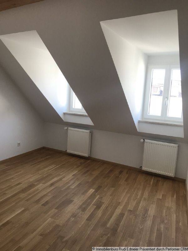 Sehr schöne 4 Zimmer Wohnung mit EBK und Balkon in Deggendorf